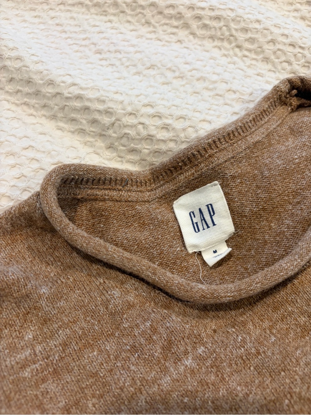 GAP Men's Heather Brown Crewneck Sweater - Picture 2 of 3